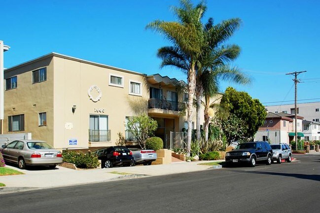 Building Photo - Lido Apartments - 1640 Barry