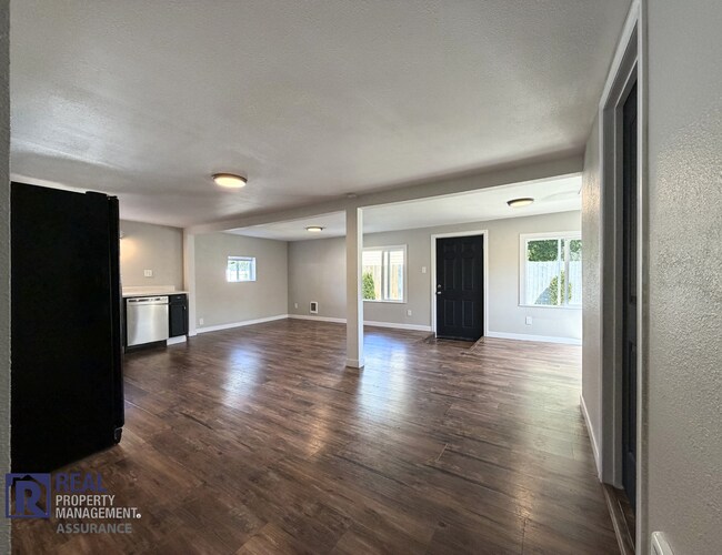 Building Photo - Charming Updated Studio Home with Fenced Yard in Beaverton