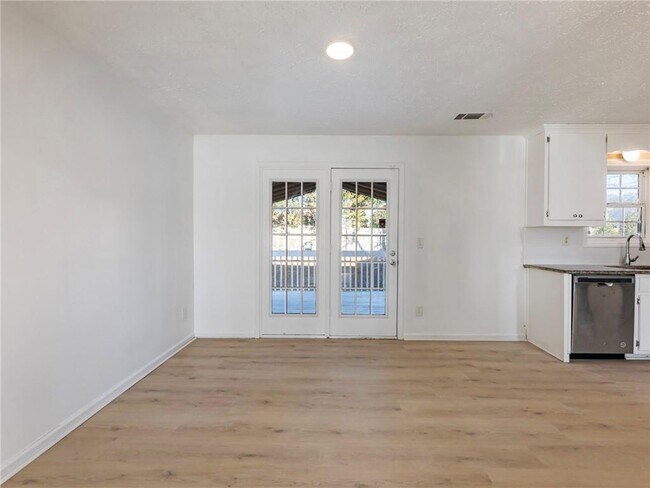 Building Photo - 2032 Morning Dew Pl