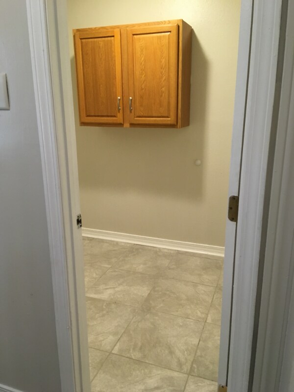 Building Photo - 659 Meadow Dr