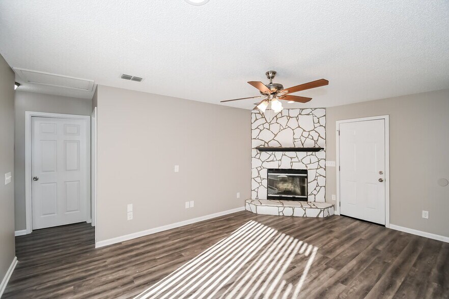 Building Photo - 1464 Rose Hill Dr W