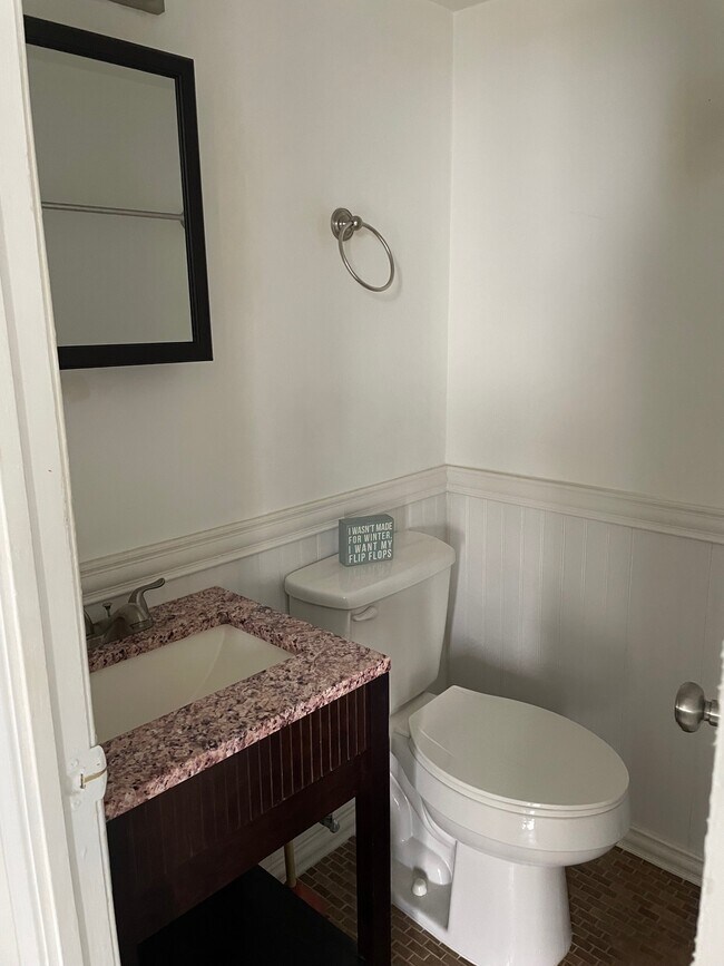 Building Photo - 1731 SE 15th St