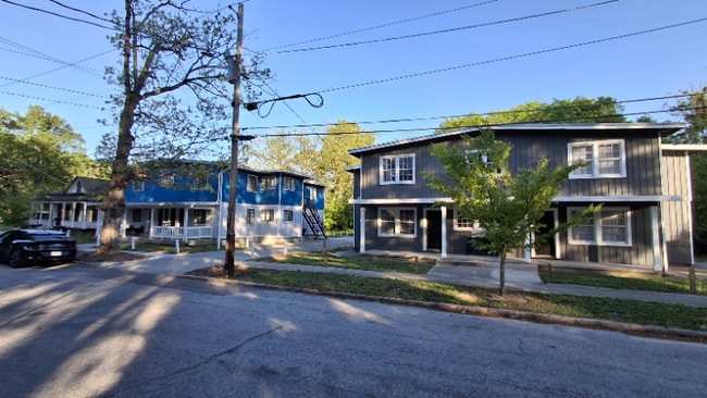 Building Photo - 304 Maplewood Ave NE