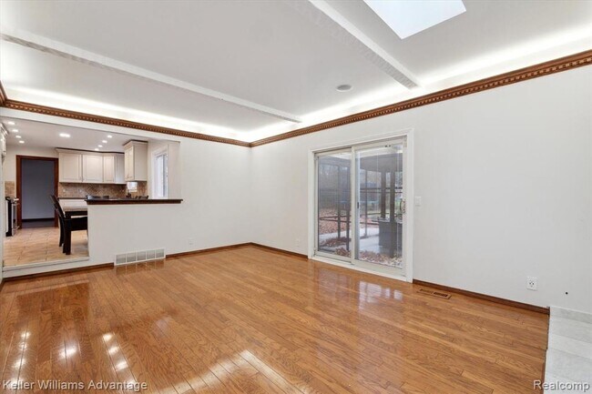 Building Photo - 19263 Sunset St