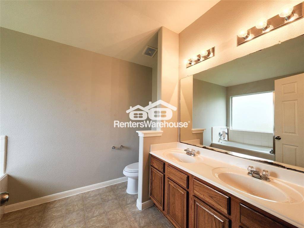 Building Photo - 2206 Wildbrook Canyon Ln