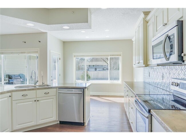 Building Photo - 1464 Ravoux Ln