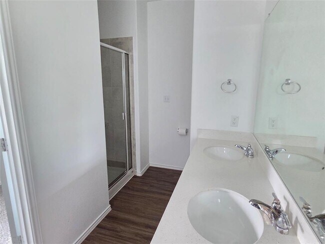 Building Photo - 1329 Weatherford Ln