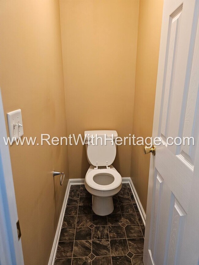 Building Photo - WOW!!! GORGEOUS HOME IN POPULAR CREEKSIDE SUBDIVSION / SWIM / TENNIS / UPGRADES GALLORE