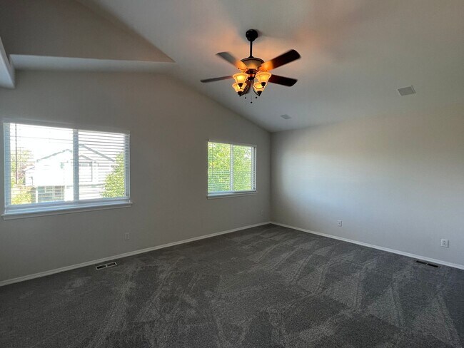 Building Photo - Spacious 4 Bedroom House in Firestone Avilable August!