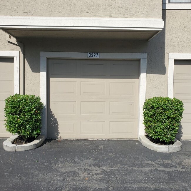 Building Photo - Easy Living @ Gorgeous 2bd/2ba in Cobblest...