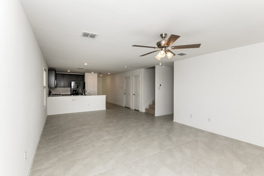 Building Photo - 8400 Holw Bnd St