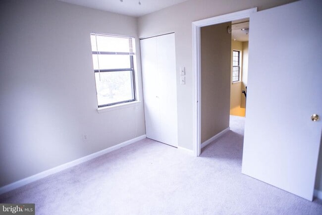 Building Photo - 939 Barton Oaks Pl