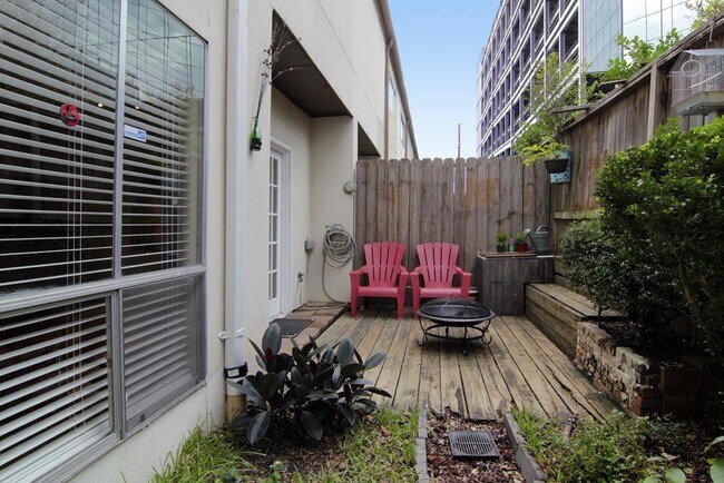 Building Photo - 1300 Augusta Dr
