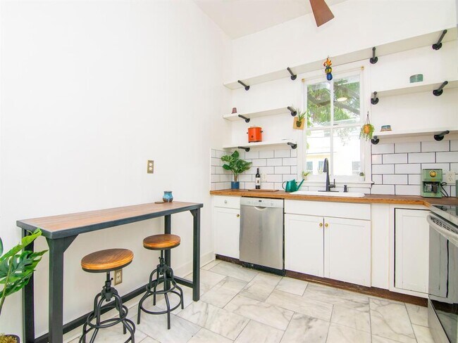 Building Photo - 2302 N Morgan St