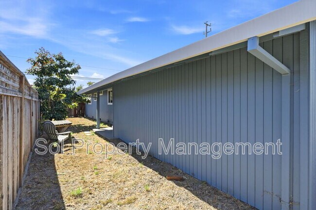 Building Photo - 426 Swift St