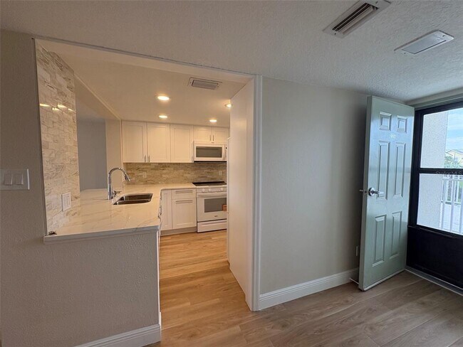 Building Photo - 250 Woodette Dr