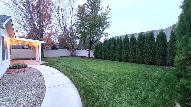 Building Photo - 2130 Strauss Ct E