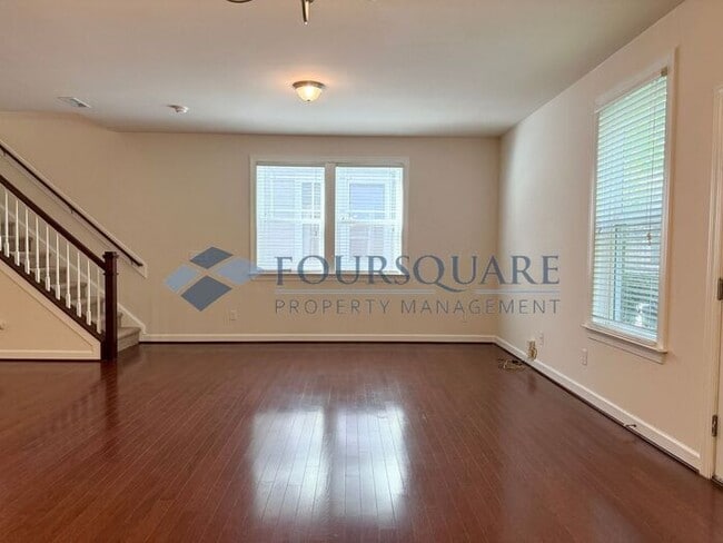 Building Photo - Spacious End-Unit Townhome with 2-Car Garage & Private Patio – Near Beaver Creek & Downtown Apex