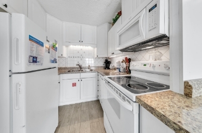 Building Photo - 8743 Thomas Dr