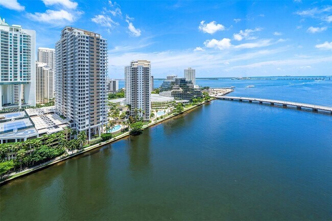 Building Photo - 495 Brickell Ave