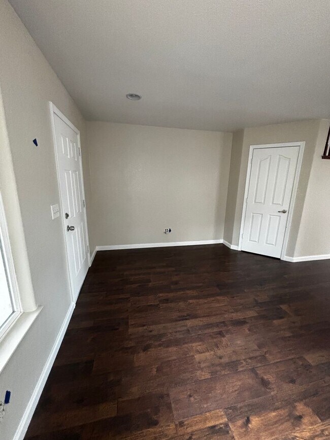 Building Photo - Newly Built Madera 4/3