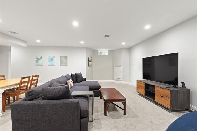 Building Photo - 16 Zamora St