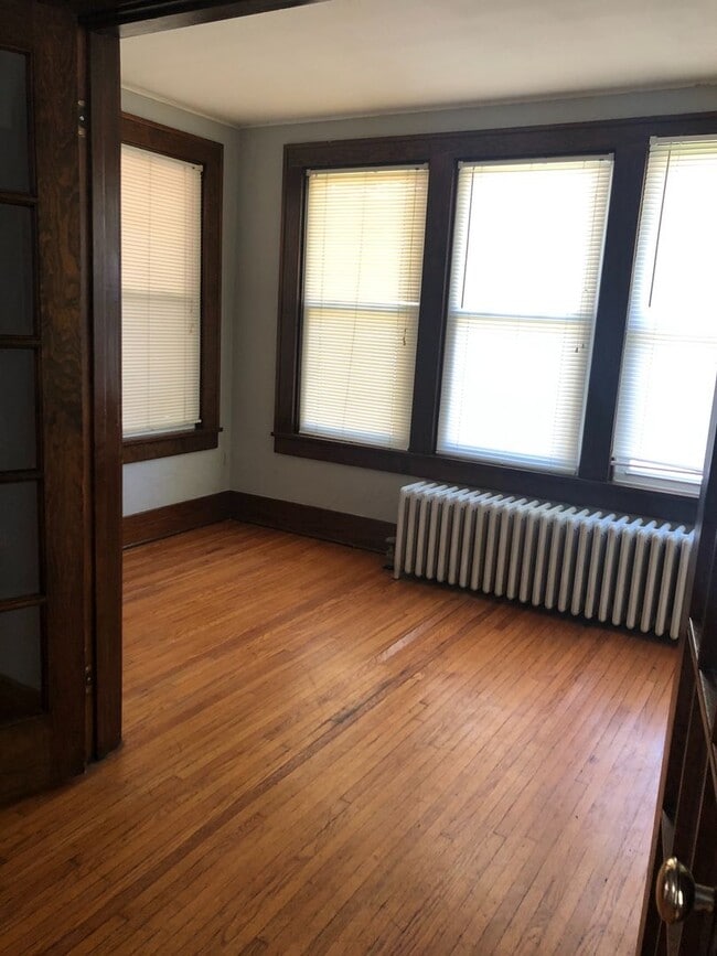 Building Photo - 811 W Adams Rd