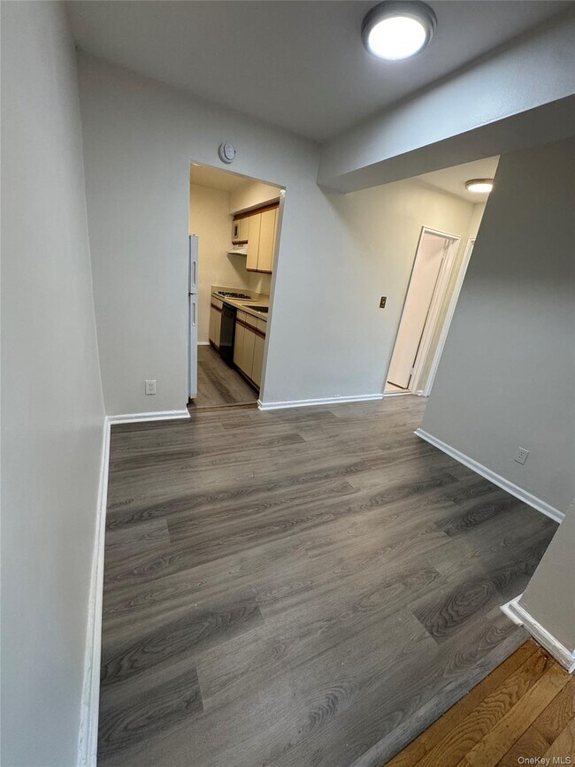 Building Photo - 700 Scarsdale Ave