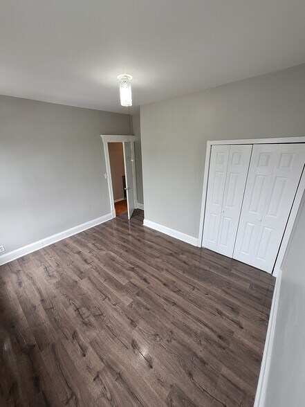 Building Photo - 98 Main St