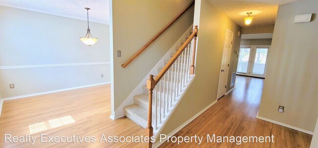 Building Photo - 3 br, 2.5 bath House - 829 Ashley Michelle...