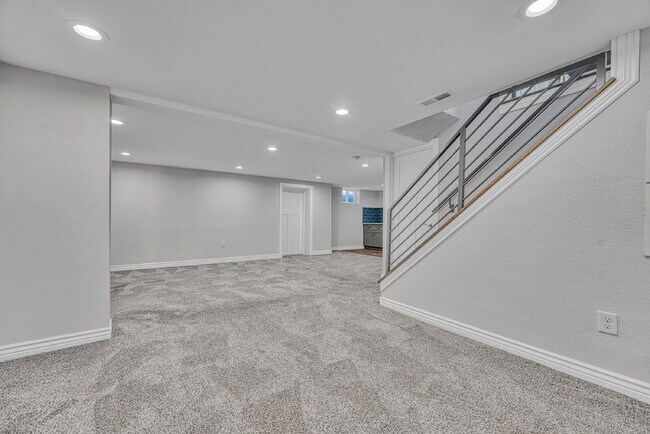 Building Photo - $3,595.00, $300 OFF First Months' Rent - 4 Bedroom, 3 Bath, Single Family Home in Denver with Fin...