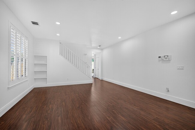 Building Photo - 1901 Bright Willow Cir