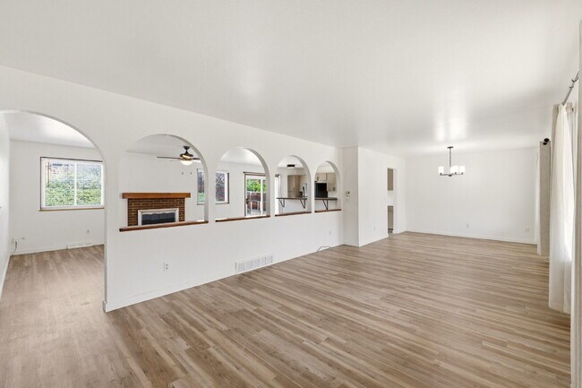 Building Photo - Huge Backyard - Remodeled 3 Bedroom 1.5 Bath Ready ASAP!