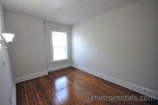 Building Photo - 204 E 9th Ave