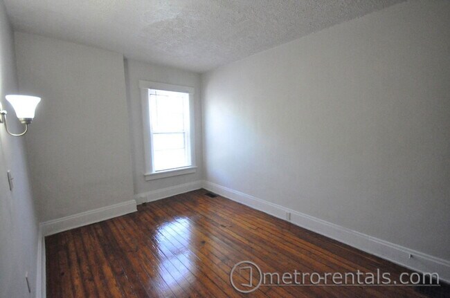 Building Photo - 204 Summit St