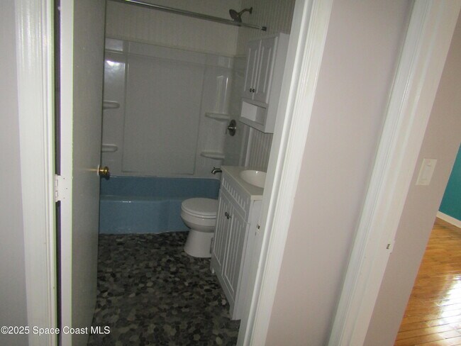 Building Photo - 910 S Colonial Ct