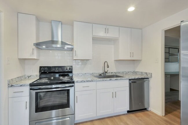 Building Photo - 6855 Reno Dr