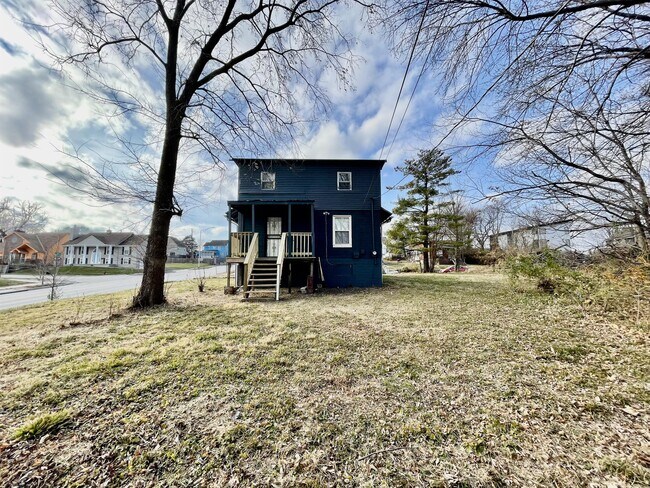 Building Photo - 2127 Park Ave