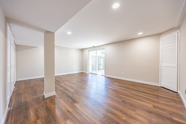 Building Photo - 6023 Forrest Hollow Ln