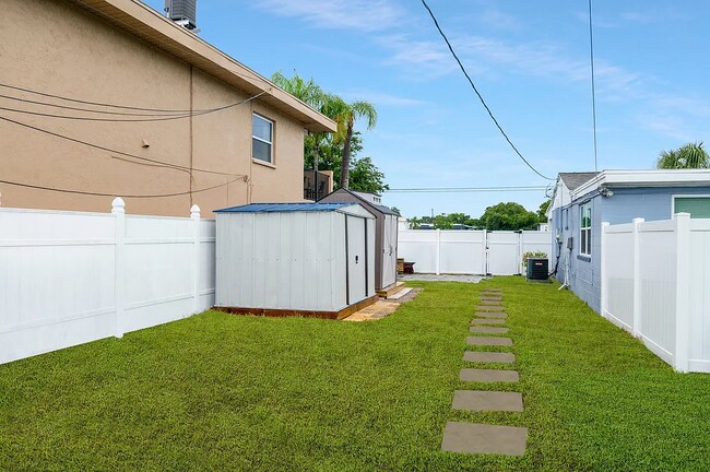 Building Photo - 401 S Mars Ave