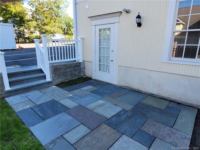 Building Photo - 128 East Ave