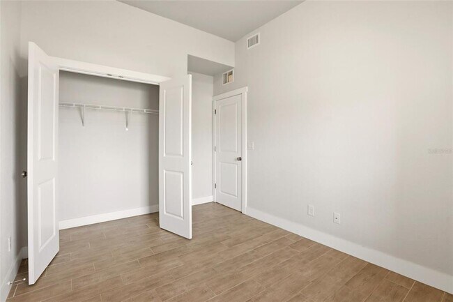 Building Photo - 870 Columbia St