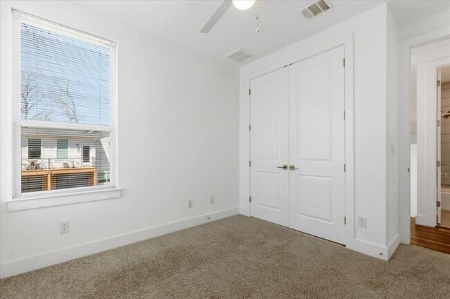 Building Photo - 1114 Walton Ln