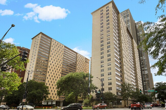 Primary Photo - 3950 N Lake Shore Dr