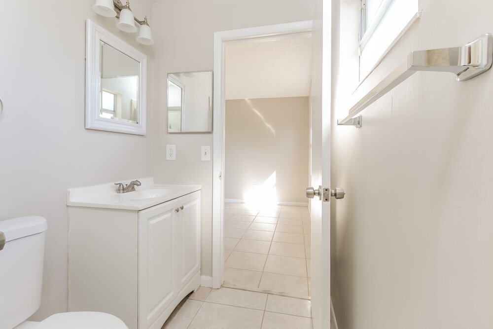 Building Photo - 4673 SW Monaco St