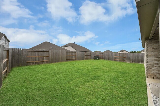 Building Photo - 2406 Aquamarine Ln