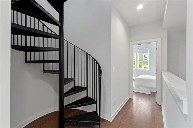 Building Photo - 415 Gartrell St SE