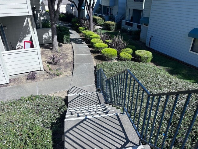 Building Photo - $1900.00-Remodeled 2 Bed 2 Bath, Condo in Glen Cove,(Vallejo) - Downstairs Unit