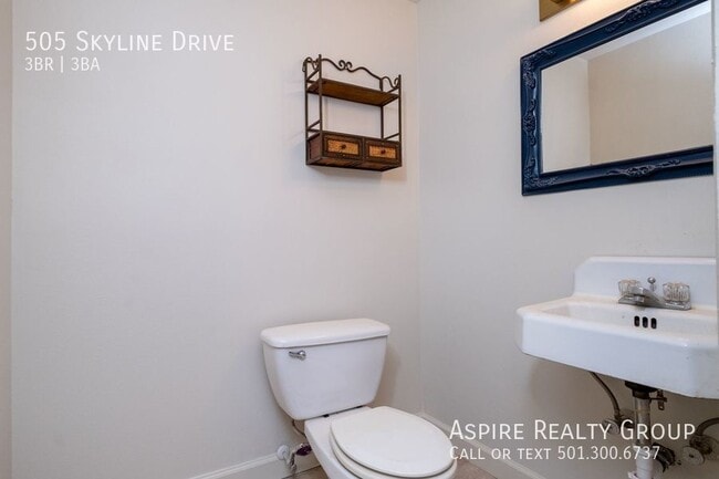 Building Photo - 505 Skyline Dr