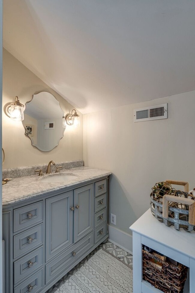 Building Photo - Beautiful Cleveland Park Bungalow, just 2 ...